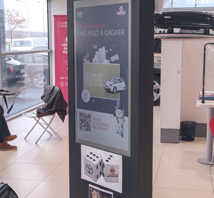 Écran digital de promotion de Toyota x Monopoly fait par MADIC Digital